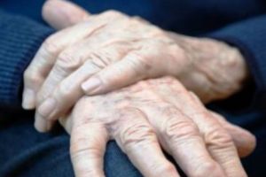 Boala Parkinson poate fi diagnosticată cu ajutorul lacrimilor