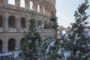 La Roma a nins pentru prima data din 2012; scolile si Colosseum-ul, inchise