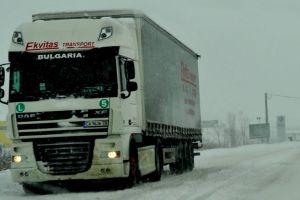 Restricţie pentru TIR-uri pe DN 7 – Valea Oltului din cauza ninsorilor