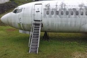MISTERUL AVIATIC DIN BALI. Un AVION a fost ABANDONAT şi este ÎNCONJURAT de PAZĂ, fără nicio EXPLICAȚIE - VIDEO