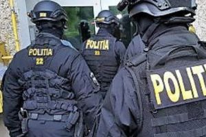 CURAJUL unui PROFESOR în faţa ABUZURILOR POLIȚIEI, transformat în „CURS” de APĂRARE a DREPTURILOR fundamentale