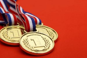 Cei mai buni elevi şi sportivi hunedoreni, premiaţi într-un cadru festiv