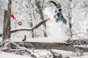 Prin nămeţi de peste un metru la Red Bull Oslea Hiride. Deveanul Alex Pârvan a riscat şi a câştigat