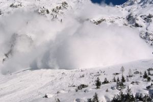 Risc de avalanşă, în Parâng şi Retezat