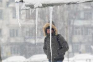 Ger de crapă pietrele. Când vine primăvara?