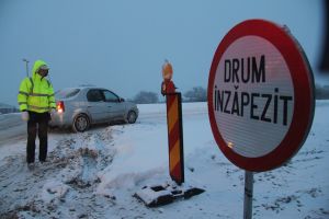Două autostrăzi şi aproape 60 de drumuri naţionale şi judeţene ÎNCHISE