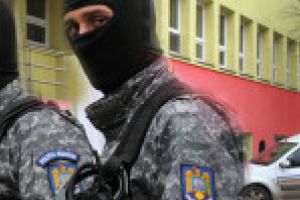 Șofer băut, alcoolemie zero! Ce au căutat mascaţii la Spitalul din Oraviţa?