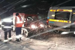 FOTO Pompierii sibieni în misiuni de salvare cu şenilata în judeţul Olt