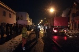 Două gospodării afectate grav, în incendiul de aseară, de la Rădăuţi, în care a murit ...