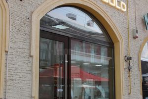 Mărţişoarele din aur şi argint, cadourile ideale de sezon