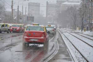 Ninsoare de mărţişor: RER lucrează la capacitate maximă pentru curăţarea Oradiei (FOTO)
