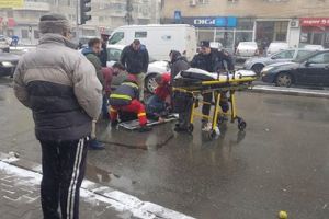 Barbat lovit de masina pe trecerea de pietoni, in Piata Iuliu Maniu din Timisoara