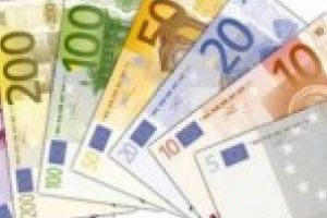Euro urca, din nou, peste 4,66 lei