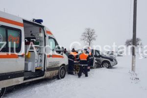 Imagini de la eveniment. Accident rutier in apropiere de localitatea Cumpana. Doua persoane, printre care si un copil,  au fost ranite (galerie foto+video) 
