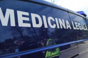 Tanar gasit spanzurat pe scara blocului, in cartierul Mihai Bravu