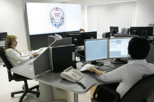 Poliţiştii au salvat viaţa unei persoane care şi-a pierdut cunoştinţa, în timp ce solicita ajutor la 112