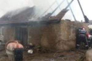 Coşurile de fum necurăţate au aprins două case în Caraş-Severin în mai puţin de 10 ore!