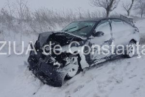 Trafic blocat pe DN 25, judetul Galati, in urma unui accident rutier grav. Cinci persoane ranite, printre care una in coma
