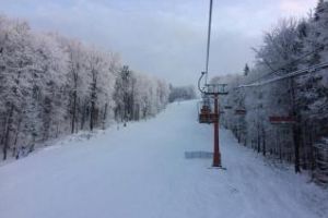 Schi la Șuior! Ofertă cu 25% reducere pentru luna martie la toate pachetele de schi