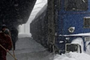 România a PARALIZAT DE FRIG. Peste 100 de TRENURI au ÎNGHEŢAT în gări. ZECI de drumuri ÎNCHISE. Situaţia TRAFICULUI