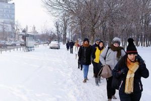 Școli închise, examene amânate, copii salvaţi cu şenilatele