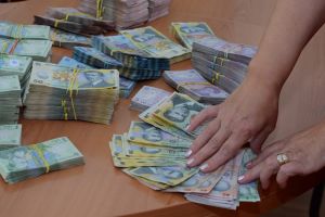 Cum vor fi cheltuiţi banii judeţului