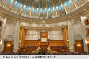 Comisia de muncă a Camerei Deputaţilor: Medicii membri ai Academiei pot lucra în spitalele de stat până la vârsta de 70 de ani