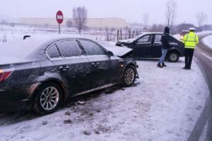 FOTO Accident la Șura Mică. Un şofer de 60 de ani rănit