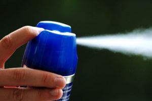 Un jandarm din Braşov, internat la psihiatrie, după ce a atacat cu un spray o echipă de poliţişti