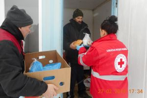 Alimente de la Crucea Roşie pentru persoanele fără adăpost