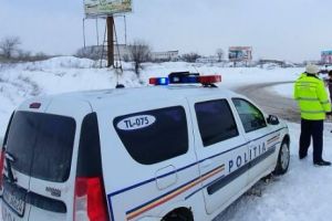 Judeţul TULCEA lovit de ninsori abundente şi viscol violent. DRUMURI ÎNCHISE 