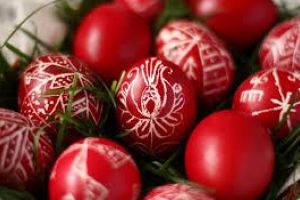 „Sărbătoarea ouălor roşii” de la Brădet, ajunge la cea de-a XXIV-a ediţie. Pregătiri în plină desfăşurare