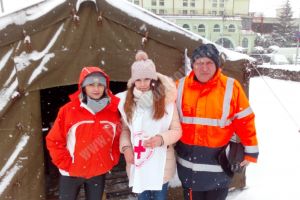 TÂRGOVIȘTE: 5 puncte în care voluntarii de la Crucea Roşie împart ceai cald, cu sprijinul primăriei