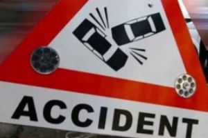 Accident pe DN 1, la Banesti. O masina a intrat in parapet