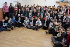 Peste 2.000 de volume noi, donate unor şcoli din mediul rural