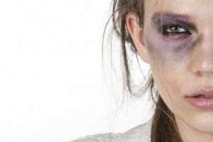 Satul ORORILOR din România. Femei atacate de SOȚI cu TOPOARE, CUȚITE şi DRUJBE. Violenţă DOMESTICĂ dusă la EXTREM