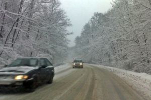 CJ Timis a actionat cu peste 800 de tone de material antiderapant pe drumurile judetene