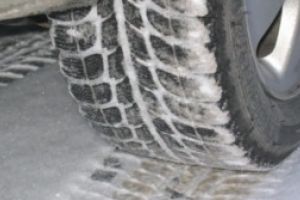 O soferita a ajuns cu autoturismul in albia unui rau din Baia Sprie