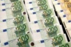 Euro a scazut cu jumatate de ban