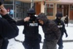 Operaţiunea „Hydra“, în Caraş-Severin! Reţea de traficanţi de droguri, destructurată de DIICOT!