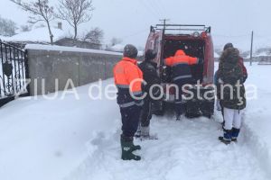 Pacienta din Faurei, cu dureri abdominale, preluata de o senilata (galerie foto)    