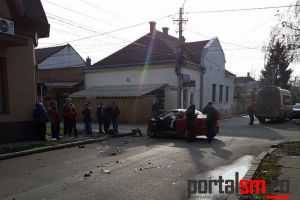 Accident în lanţ. Trei maşini avariate într-o intersecţie din Satu Mare