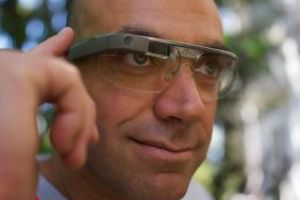 Controlorii din Cluj-Napoca vor purta sisteme de genul ”Google glasses”