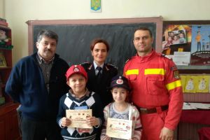 FOTO! Lecţie de informare preventivă la Școala Gimnazială „Andrei Șaguna” din Topliţa