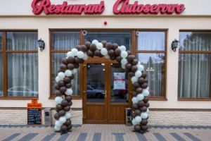 Darina a deschis un nou restaurant. Profilul şi localizarea îl fac foarte util consumatorilor.