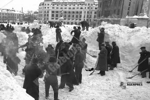 „Ne-am tezit peste noapte împotmoliţi în frumos!” Cum prezenta Televiziunea iarna grea aşternută peste Bucureşti în 1969!