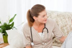 PACHETE medicale GRATUITE la domiciliu atât pentru asiguraţi, cât şi pentru neasiguraţi