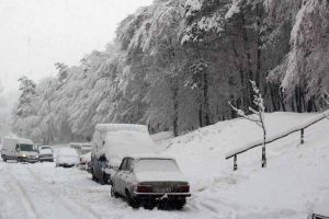 Drumuri inchise si oameni blocati in nameti, in ultima zi de iarna calendaristica