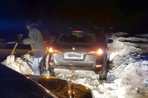 Trei persoane sunt înzăpezite în apropiere de Barăganu. SVSU Valea Ciorii încearcă să ajungă la ele