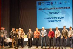 Premierea celor mai buni sportivi hunedoreni s-a făcut împreună cu cea a elevilor şi profesorilor